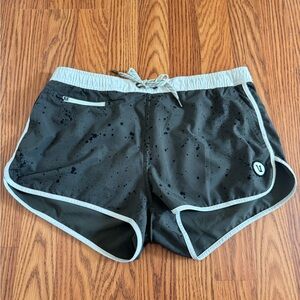Vuori Shorts
